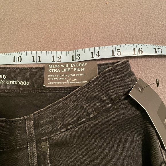 NWT. Mossimo Mid-Rise Curvy Black Skinny Jeans. Size 12 Short. - Picture 6 of 9